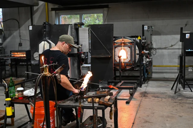 Glass artist Jason Christian is here "Weld" this Saturday, November 22, at Neusole Glassworks. Demonstration and reception start at 6:00pm 🔥
FREE and open to the public. 
Neusole Glassworks
11925 Kempersprings Drive
Cincinnati, Ohio 45240
(513) 751-3292
#neusoleglassworks #jasonchristian @jasonchrisglass #glassblowing #nonprofit #itsgettinghotinhere #november #cincinnati #forestpark