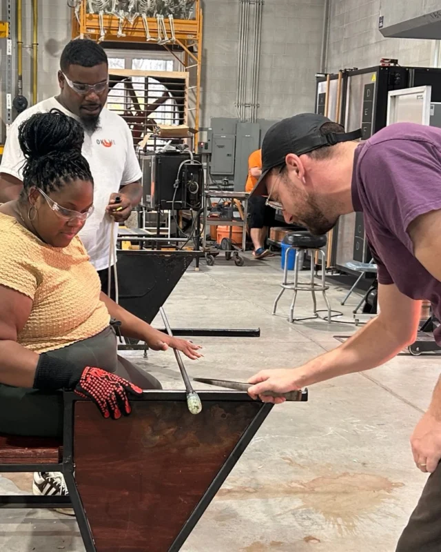 All the way from New York, surprised with “making a pumpkin” 💕🔥#neusoleglassworks #pumpkin #glassblowing #sosweet #nonprofit #nonprofitsofinstagram #cincinnati