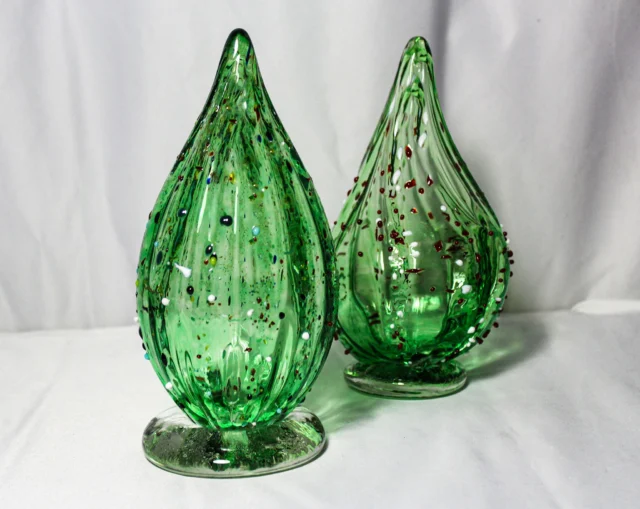 With the help of our professional glass artists, you will make your own tree from hot liquid glass. You must be 5 years or older. The cost is $55 a tree. Approximately 3.25'' wide x 6.5'' tall. RESERVATIONS ARE REQUIRED and payment is required at time of reservation. You will schedule a 20 min slot for each person, between 10 am - 6 pm, Wednesday through Sunday.
CALL (513-751-3292) or EMAIL (neusoleglassworks@hotmail.com). Trees will be ready for pick-up in approx. one week. Color limited to availability.
#neusoleglassworks #glasstree #holiday #Christmas #letitsnow #evergreen #cincinnati #forestpark