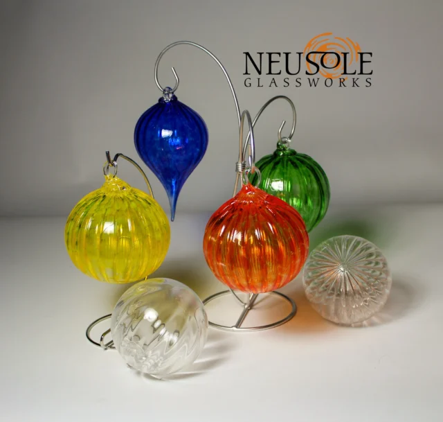 We are closed December 24, 25, 31 and January 1
(Christmas Eve, Christmas Day, New Years Eve and New Years Day)
#neusoleglassworks #glassblowing #fusing #flameworking