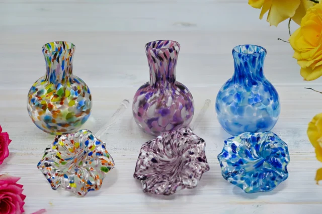 Celebrate Mom’s special day now through the entire month of May by spending it in our hotshop making vases with pretty flowers. With the help of our professional glassblowers, you can blow one vase and sculpt one flower from hot molten glass. Vase: approx 3’’ wide by 4’’ tall Flowers: approx 4’’ wide x 5’’ tall, artist styles may vary. Call for reservations 513-751-3292 or email neusoleglassworks@hotmail.com to schedule. Must be 12 years or older, $75 per person. Ready for pick up in approx 7 days. Must pay at time of scheduling. #neusoleglassworks #mothersday #mumsday #glassvaseandflower #glassblowingclass #ilovemymom #mothersdaygift #mothersdaygiftsideas #April #May