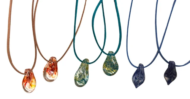Matching Pendants
In this flameworking class, you will make a beautiful pendant! Make one for mom, make one for you. Or mom makes one and you make one! This class is for all levels and no prior experience is necessary. Approx: .75'' x 1.25''. Ages 12 and older. Approximately 1 hour. $35 per person per pendant.. Reservations are required by phone (513-751-3292) or email (neusoleglassworks@hotmail.com) or in person. Payment is required at the time of scheduling. Available for pick-up in approx. 7 days. Now through the end of May. #neusoleglassworks #nonprofit #momsday #pendants #diy #flameworking