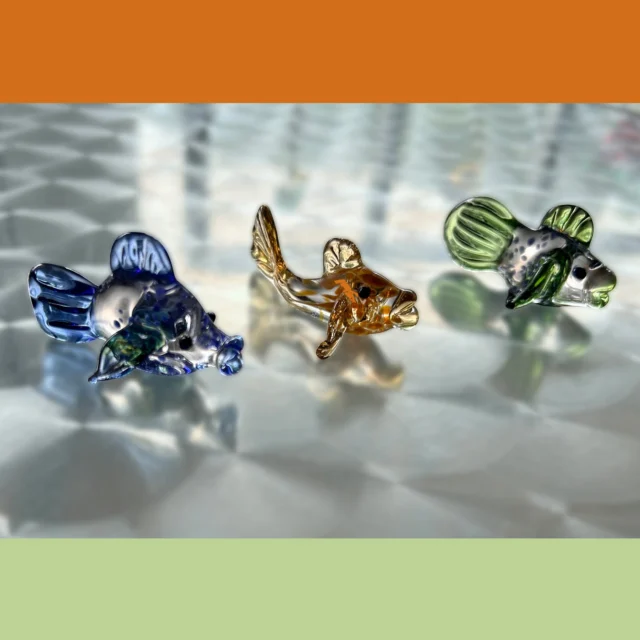Now until the end of June make a beautiful glass fish  approximately 2''wide x 1'' tall. Great gift for father's day. Ages 12 and older. Approximately 1 hour. $50 per person. Reservations required by phone (513-751-3292) or email (neusoleglassworks@hotmail.com) or in person. Payment required at time of scheduling. Available for pick-up in approx. 7 days. #neusoleglassworks #fish #fathersday #nonprofit #flameworking #water #cincinnatigifts #northernkygifts #diy #nonprofitcincinnati