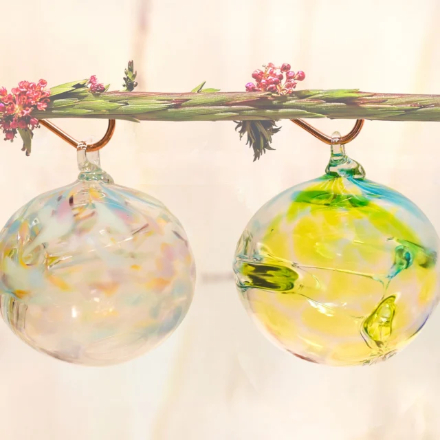 Fairy Orbs attract fairies and luck. The orbs remind fairies of flowers and they come to inspect the wonderful colors. The fairies find the Fairy Orb to be a wonderful treat and reward its owner by bestowing him or her with luck. Make your own with hot, molten glass, with the help of our professional glassblowers. $50 per person, scheduled in 30 min. slots. Ages 10 and older. Payment due upon scheduling. Call 513-751-3292 or email neusoleglassworks@hotmail.com. Available for pick up in 7 days #neusoleglassworks #glassblowing #fairyorbs #faerieorbs #luck
