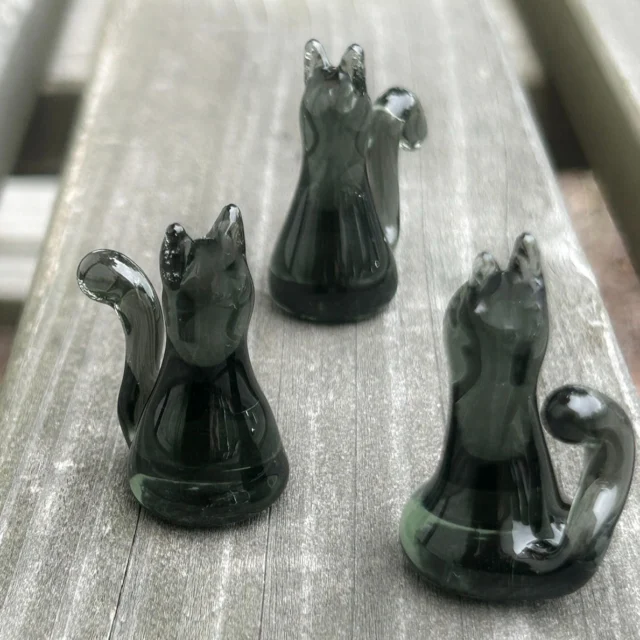 Now until the end of October make a black cat approximately 1.25'' tall x .5'' wide. Must be age 12 and older. Approx: 60 minutes. $40 per person. Reservations required by phone (513-751-3292) or email (neusoleglassworks@hotmail.com) or in person. Payment required at time of scheduling. Available for pick-up in approx. 7 days. #neusoleglassworks #cat #blackcat #nonprofit #flameworking #sometimesgrey #cincinnatigifts #northernkygifts #diy #nonprofitcincinnati